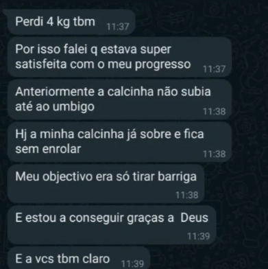 Balança digital mostrando redução de 2,7kg registrada durante o método